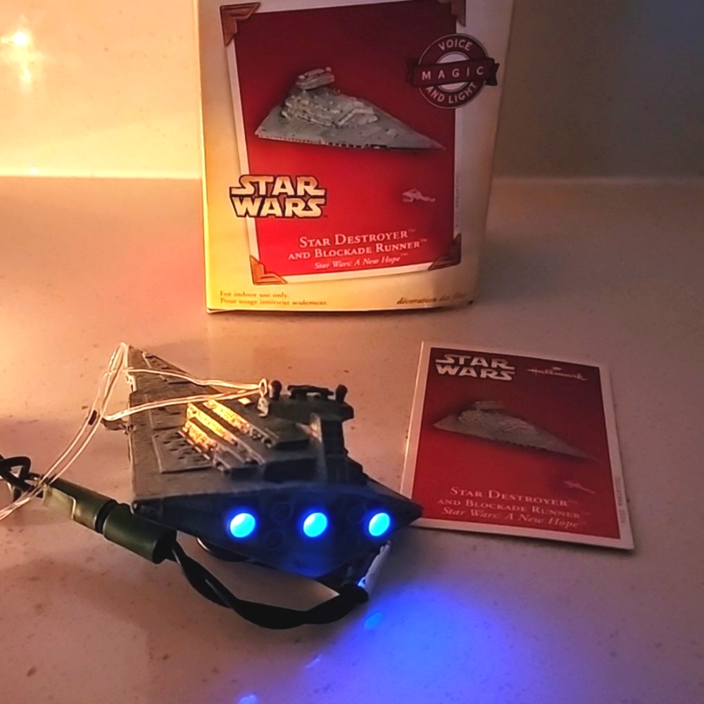 Star Destroyer and Blockade Runner with voice and lights. Star Wars 2004 New - Picture 3 of 9